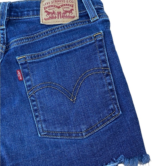 Levi’s Hi Rise Shorts - Picture 3 of 6